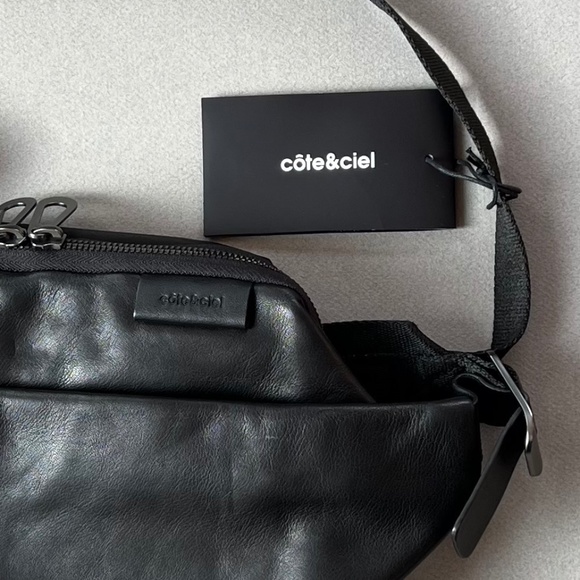 Cote & Ciel Isarau S Alias Leather Black-NWT, & storage bag, never used - Picture 2 of 15